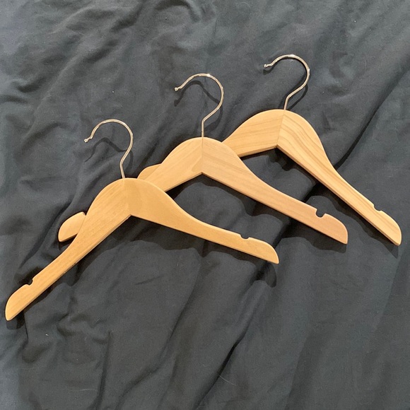 Set of 3 wooden baby/kids hangers - Picture 1 of 3